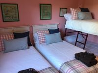 Dos camas y una litera